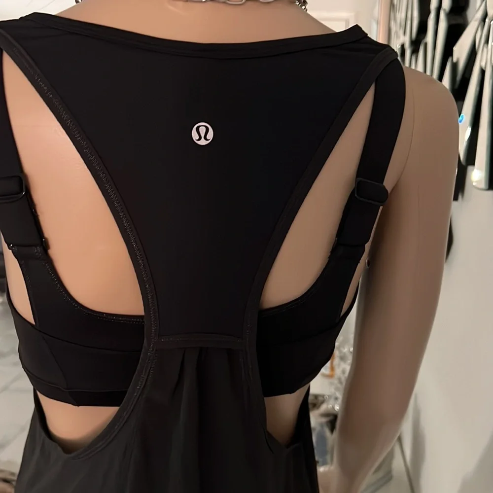(Lululemon) ladies top size 6 please check measurement because there is no tag - Picture 1 of 17